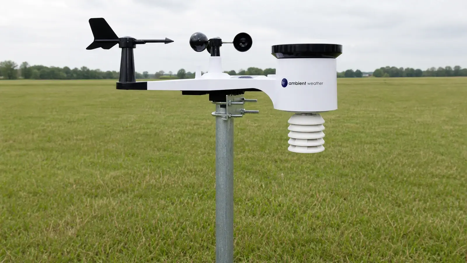 Exact Ambient Weather WS-2000 integrated Osprey array on a mast in an open grass field