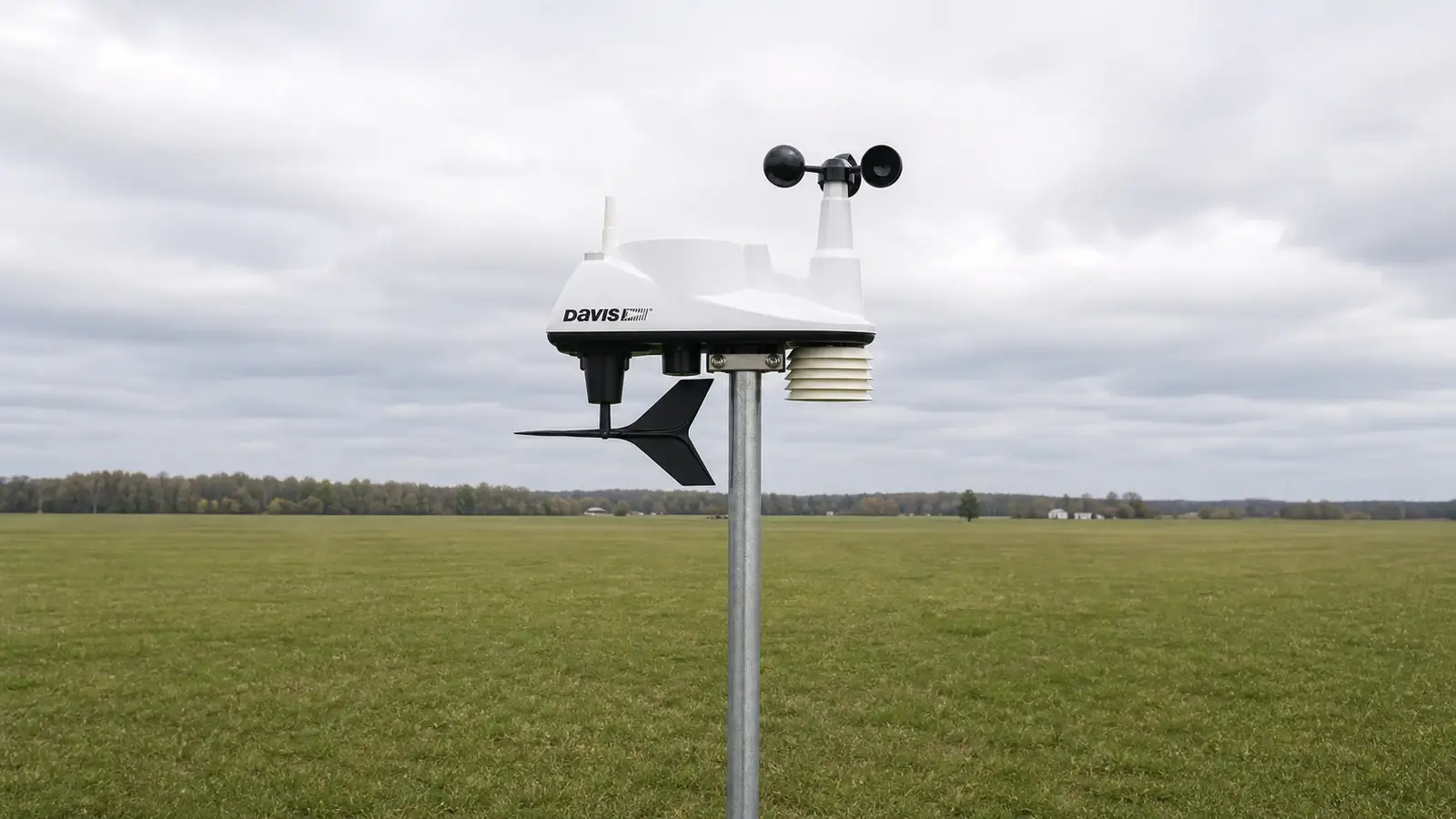 Davis Vantage Vue 6242 integrated sensor suite mounted in an open grass field